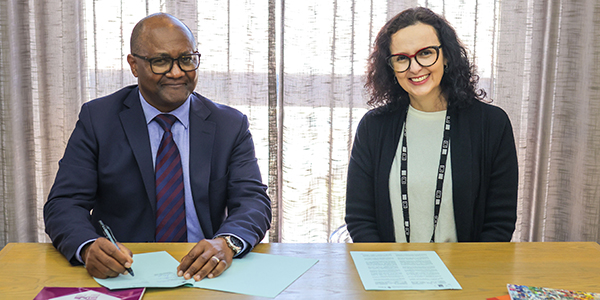 Dean of Humanities Professor Mucha Musemwa with LabInter-UFSM Director Professor Andréia Machado Oliveira